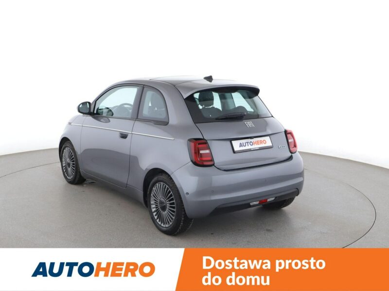Fiat 500e full LED navi panorama kamera cofania