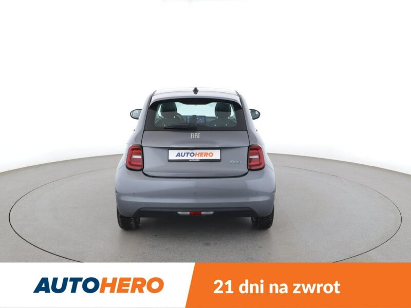Fiat 500e full LED navi panorama kamera cofania