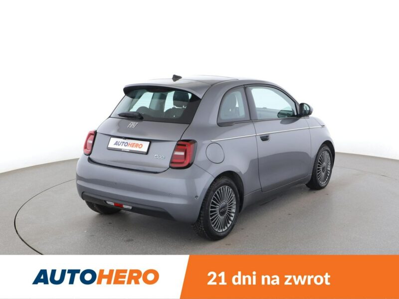 Fiat 500e full LED navi panorama kamera cofania