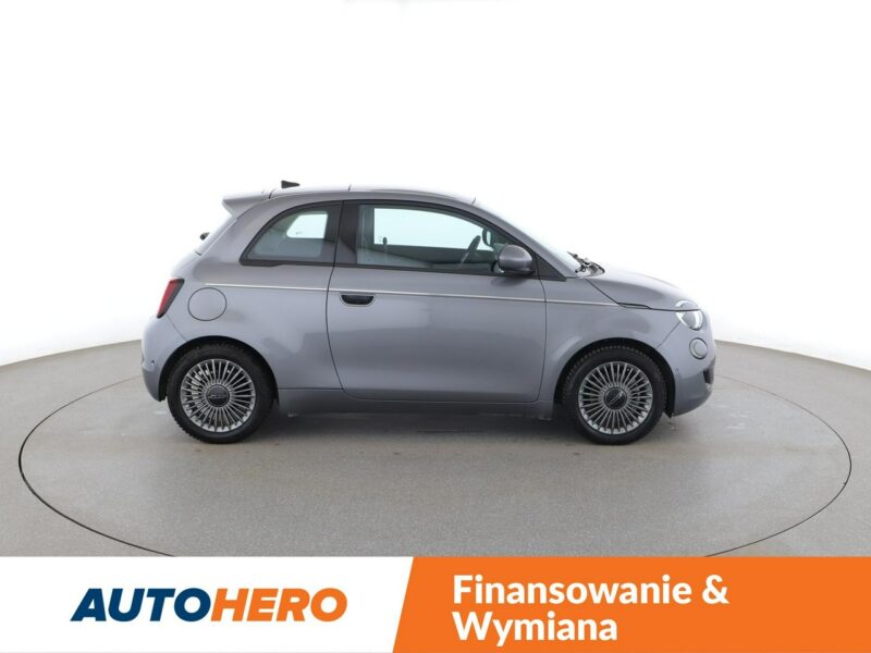 Fiat 500e full LED navi panorama kamera cofania