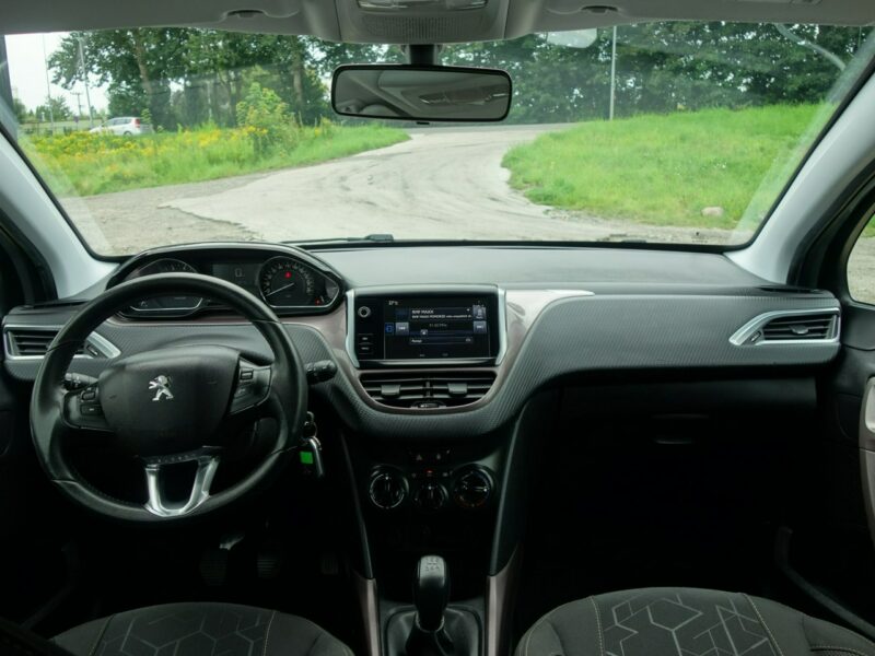 Peugeot 2008 Peugeot 2008 2015r 1.2 benzyna 82km bezwypadkowy klima niski przebieg I (2013-2019)