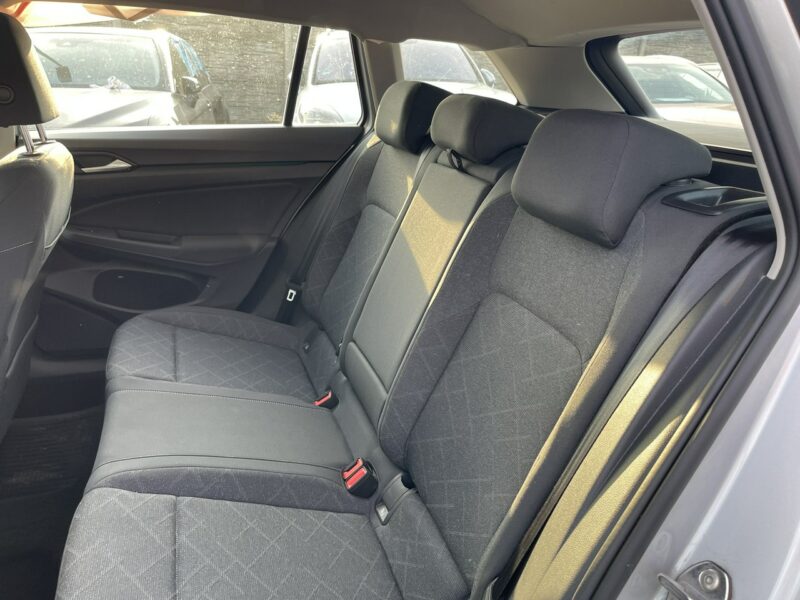 Volkswagen Golf Podgrzewanie Czujniki parkowania Virtual cockpit VIII (2020-)