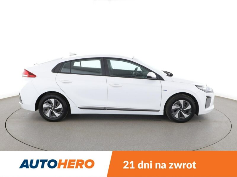 Hyundai IONIQ hybryda kamera ACC Bluetooth klima-auto