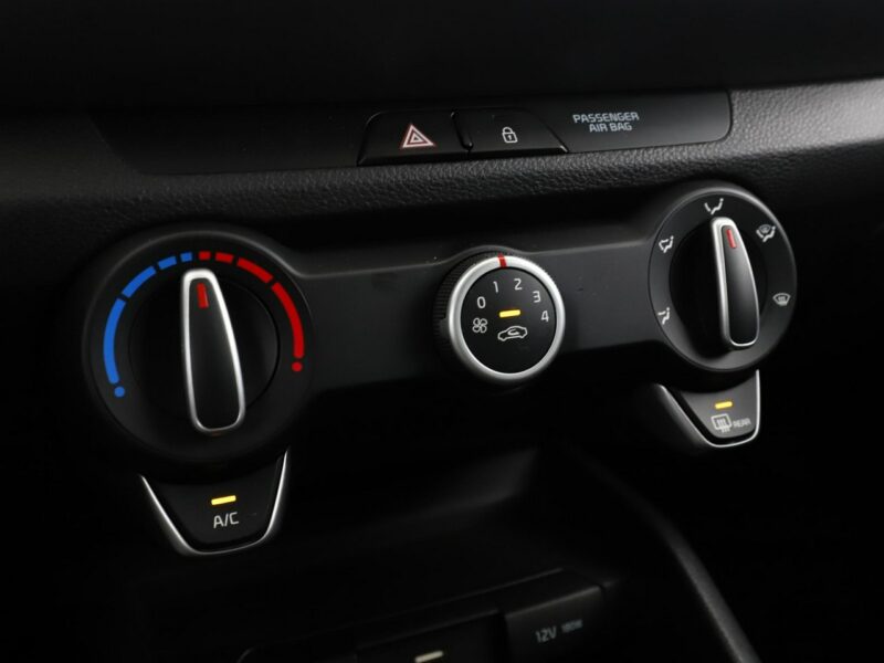 Kia Stonic kamera Bluetooth klima tempomat niski przebieg