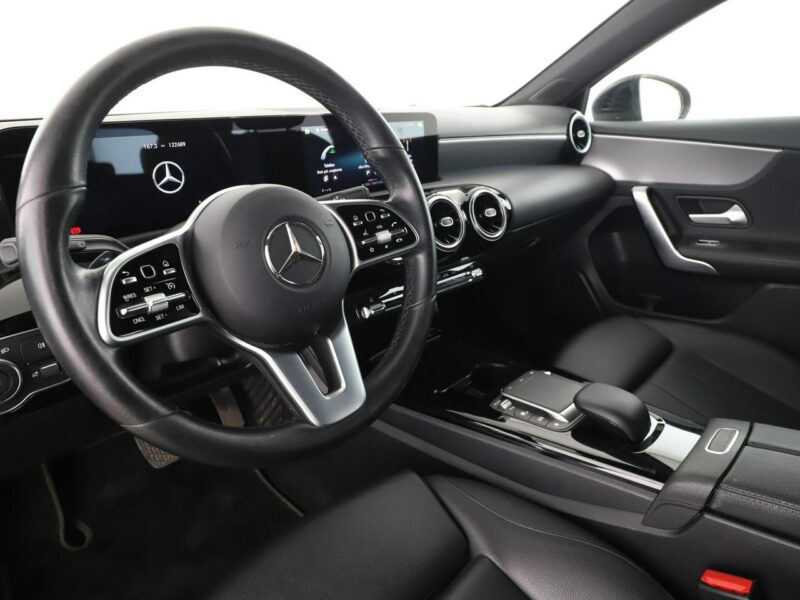 Mercedes A 180 A180d automat skóra navi kamera LED tempomat W177 (2018-)