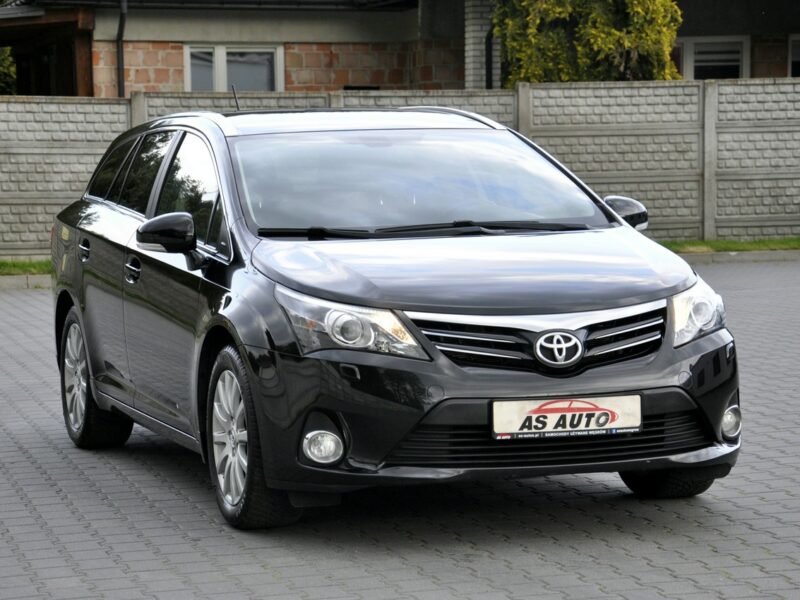 Toyota Avensis 1,8VVTi 147KM Executive/Navi/Alkantara/Alufelgi/Kamera/Ledy/PółSkóry III (2009-)
