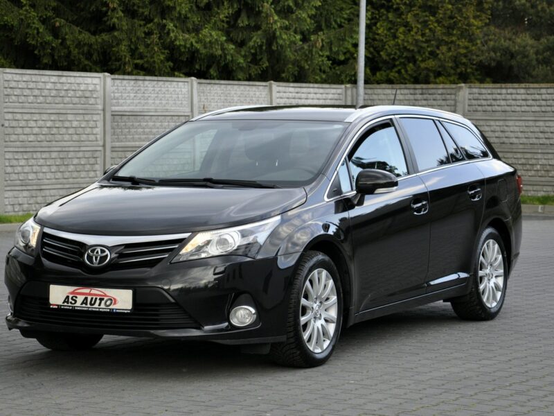 Toyota Avensis 1,8VVTi 147KM Executive/Navi/Alkantara/Alufelgi/Kamera/Ledy/PółSkóry III (2009-)