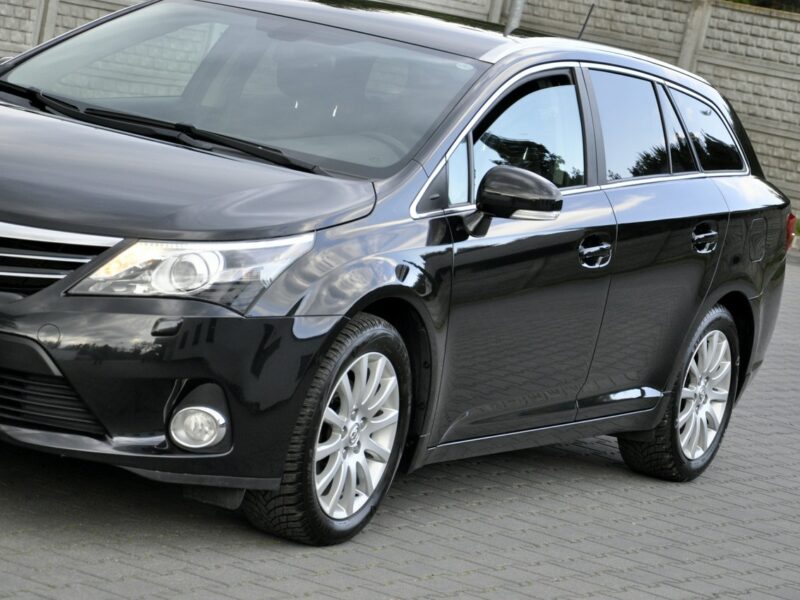 Toyota Avensis 1,8VVTi 147KM Executive/Navi/Alkantara/Alufelgi/Kamera/Ledy/PółSkóry III (2009-)