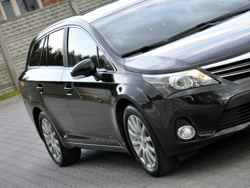 Toyota Avensis 1,8VVTi 147KM Executive/Navi/Alkantara/Alufelgi/Kamera/Ledy/PółSkóry III (2009-)