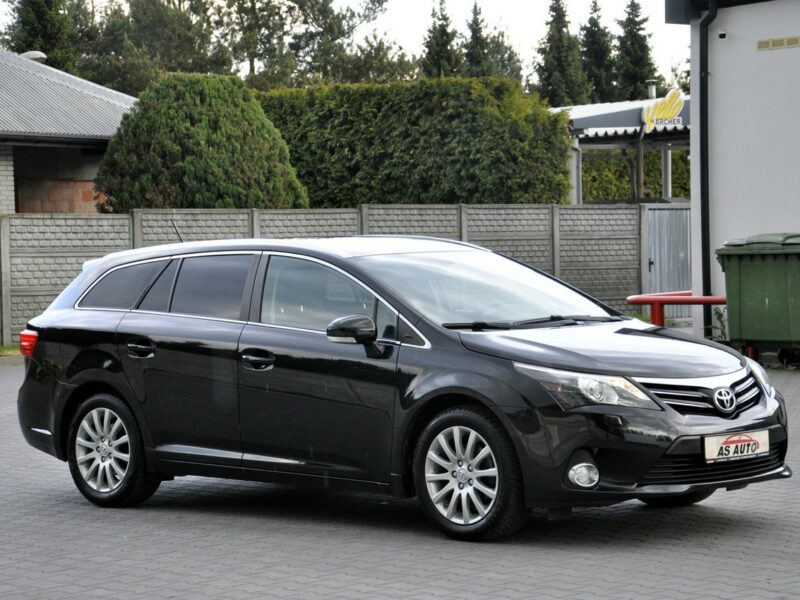 Toyota Avensis 1,8VVTi 147KM Executive/Navi/Alkantara/Alufelgi/Kamera/Ledy/PółSkóry III (2009-)