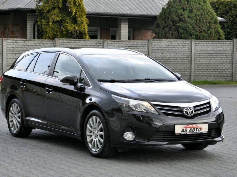 Toyota Avensis 1,8VVTi 147KM Executive/Navi/Alkantara/Alufelgi/Kamera/Ledy/PółSkóry III (2009-)