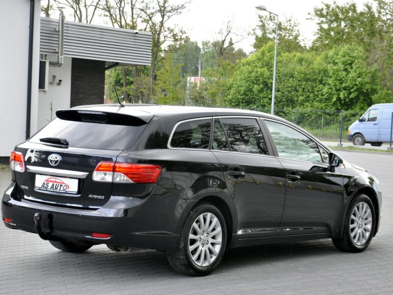 Toyota Avensis 1,8VVTi 147KM Executive/Navi/Alkantara/Alufelgi/Kamera/Ledy/PółSkóry III (2009-)