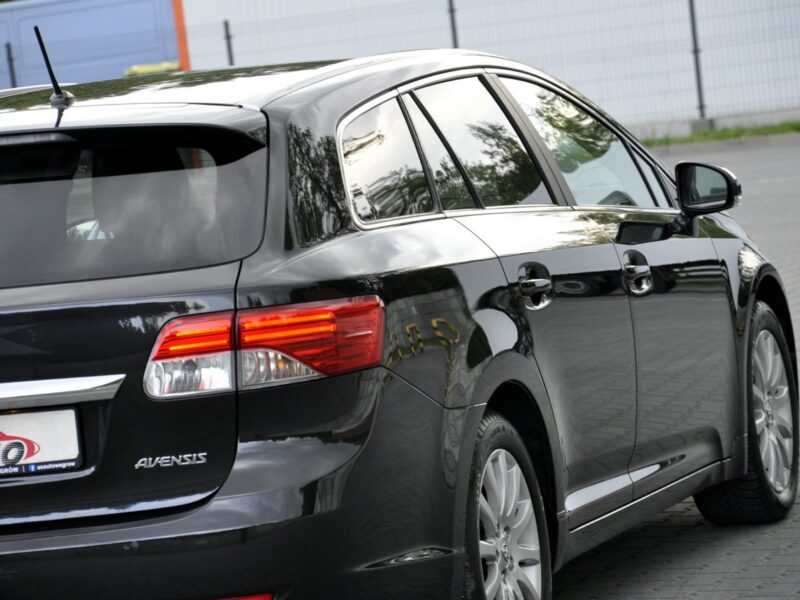 Toyota Avensis 1,8VVTi 147KM Executive/Navi/Alkantara/Alufelgi/Kamera/Ledy/PółSkóry III (2009-)