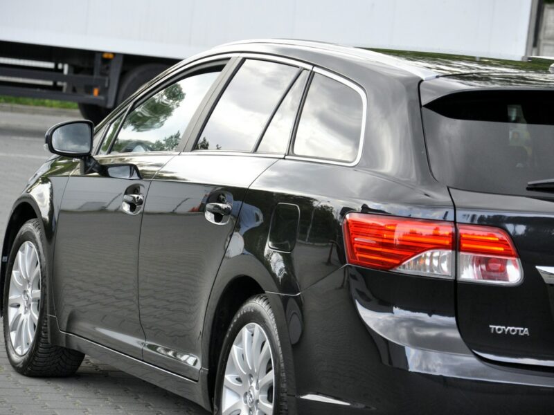 Toyota Avensis 1,8VVTi 147KM Executive/Navi/Alkantara/Alufelgi/Kamera/Ledy/PółSkóry III (2009-)