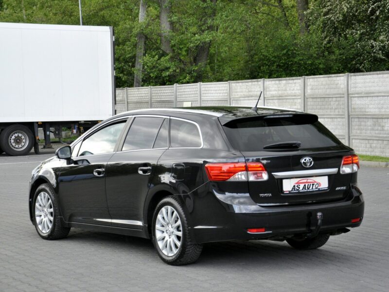 Toyota Avensis 1,8VVTi 147KM Executive/Navi/Alkantara/Alufelgi/Kamera/Ledy/PółSkóry III (2009-)