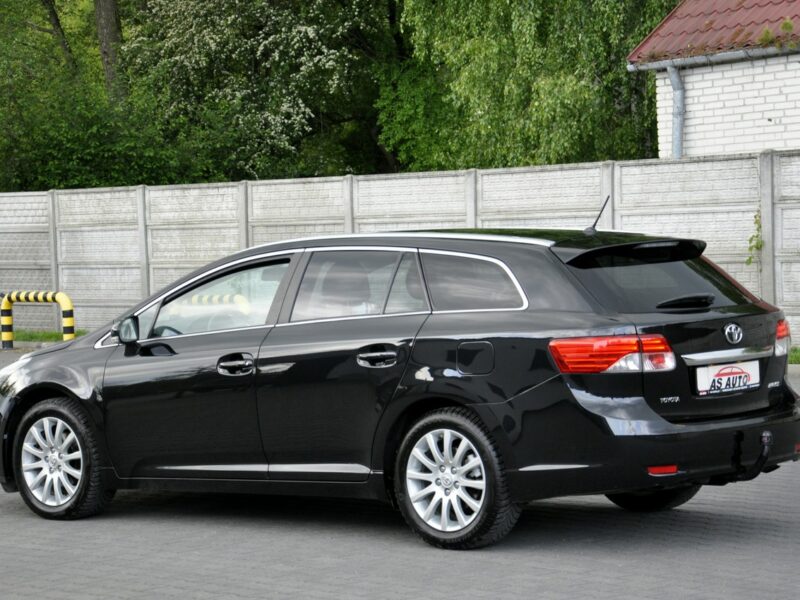Toyota Avensis 1,8VVTi 147KM Executive/Navi/Alkantara/Alufelgi/Kamera/Ledy/PółSkóry III (2009-)