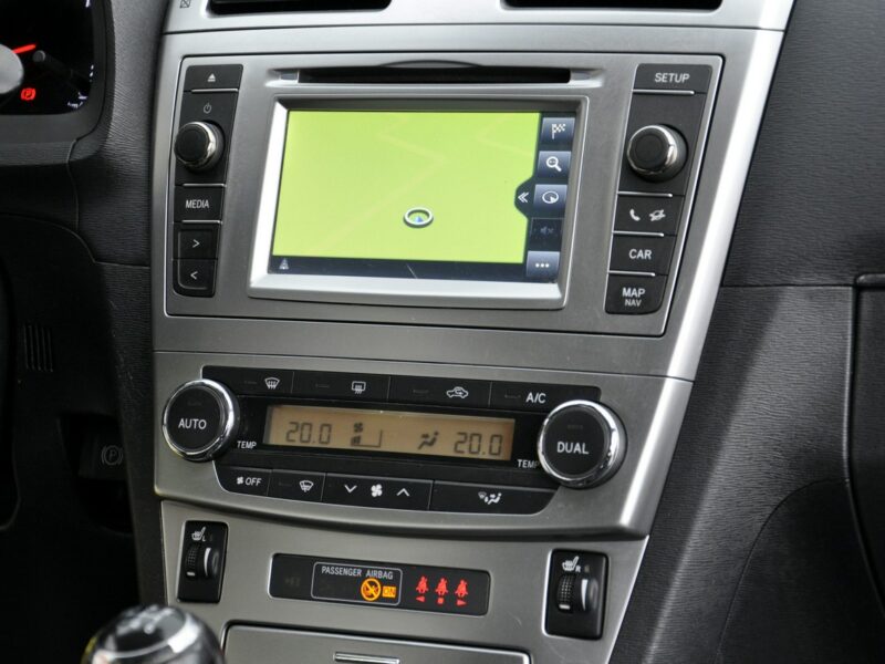 Toyota Avensis 1,8VVTi 147KM Executive/Navi/Alkantara/Alufelgi/Kamera/Ledy/PółSkóry III (2009-)
