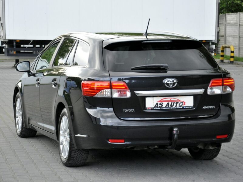 Toyota Avensis 1,8VVTi 147KM Executive/Navi/Alkantara/Alufelgi/Kamera/Ledy/PółSkóry III (2009-)