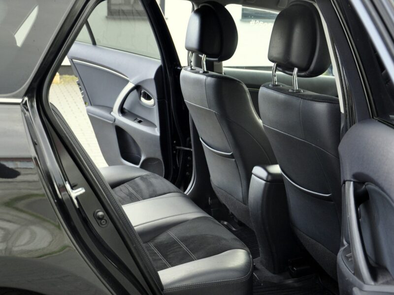 Toyota Avensis 1,8VVTi 147KM Executive/Navi/Alkantara/Alufelgi/Kamera/Ledy/PółSkóry III (2009-)