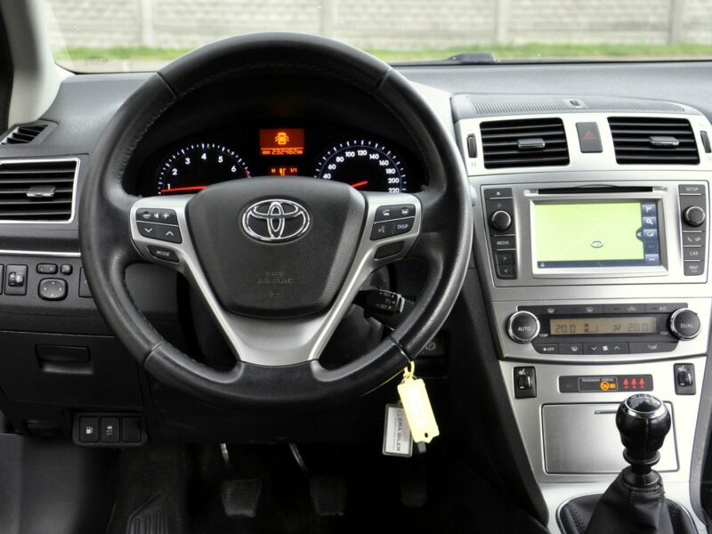 Toyota Avensis 1,8VVTi 147KM Executive/Navi/Alkantara/Alufelgi/Kamera/Ledy/PółSkóry III (2009-)