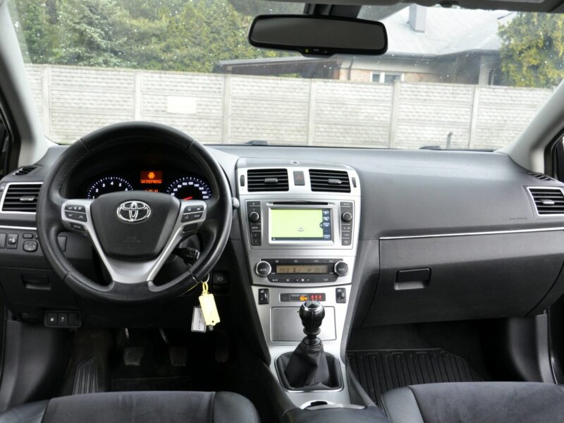 Toyota Avensis 1,8VVTi 147KM Executive/Navi/Alkantara/Alufelgi/Kamera/Ledy/PółSkóry III (2009-)