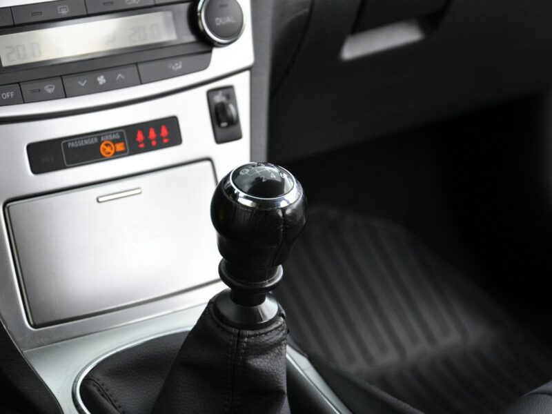 Toyota Avensis 1,8VVTi 147KM Executive/Navi/Alkantara/Alufelgi/Kamera/Ledy/PółSkóry III (2009-)