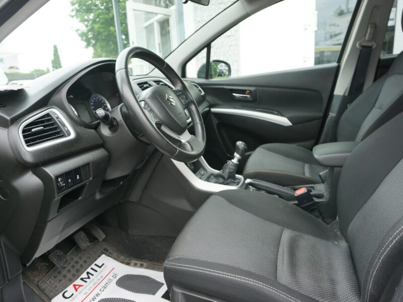 Suzuki SX4 S-Cross polski salon