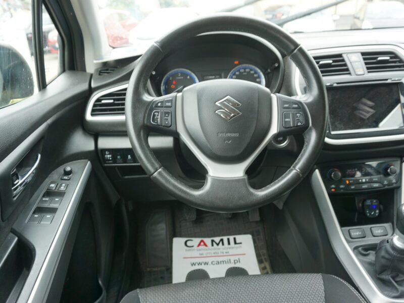 Suzuki SX4 S-Cross polski salon