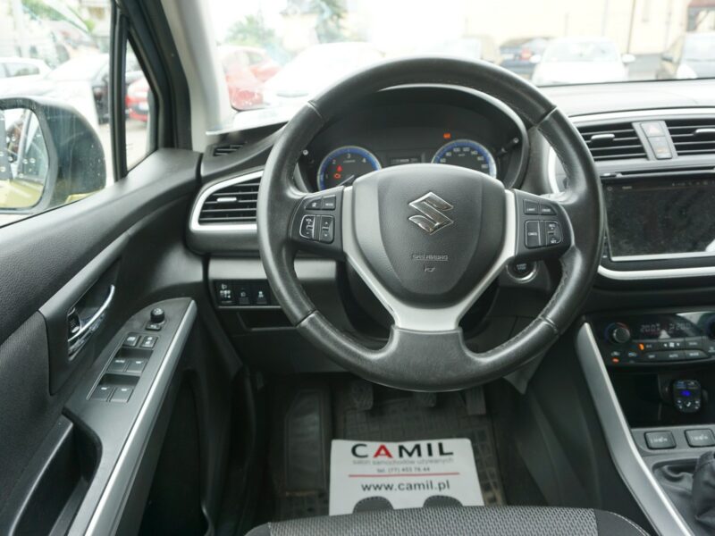 Suzuki SX4 S-Cross polski salon