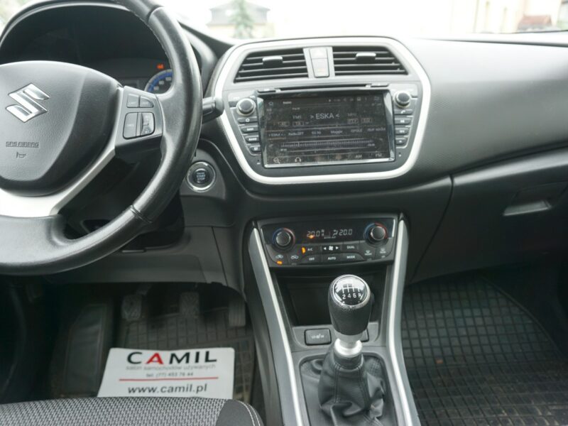 Suzuki SX4 S-Cross polski salon
