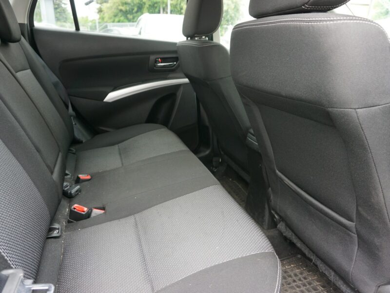 Suzuki SX4 S-Cross polski salon