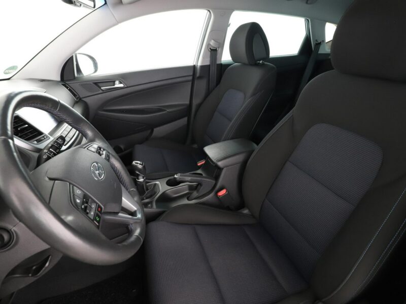 Hyundai Tucson navi klima auto grzane fotele i kierownica kamera i czujniki parkowani III (2015-2020)