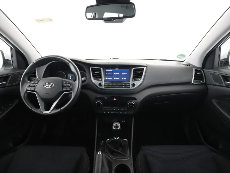 Hyundai Tucson navi klima auto grzane fotele i kierownica kamera i czujniki parkowani III (2015-2020)