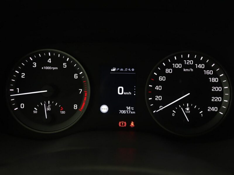Hyundai Tucson navi klima auto grzane fotele i kierownica kamera i czujniki parkowani III (2015-2020)