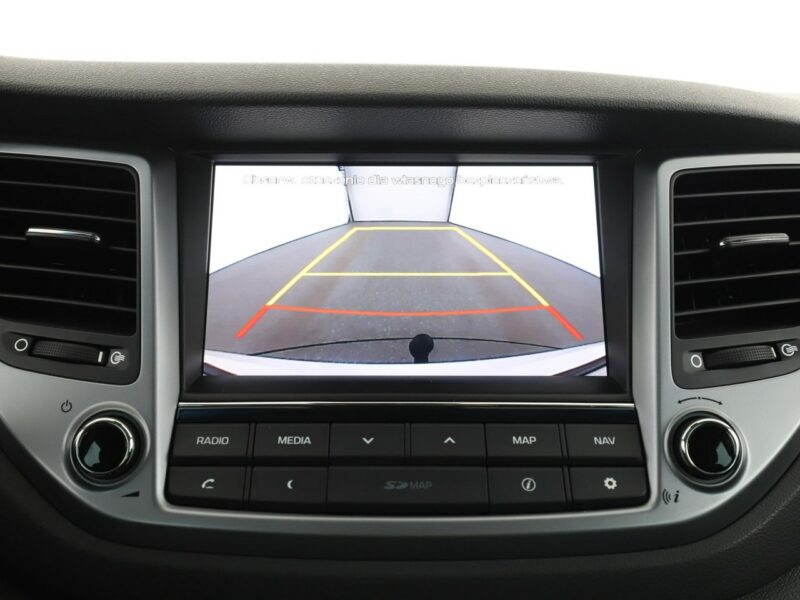 Hyundai Tucson navi klima auto grzane fotele i kierownica kamera i czujniki parkowani III (2015-2020)