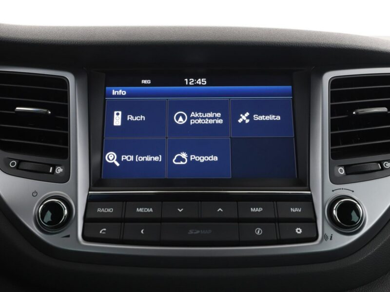 Hyundai Tucson navi klima auto grzane fotele i kierownica kamera i czujniki parkowani III (2015-2020)