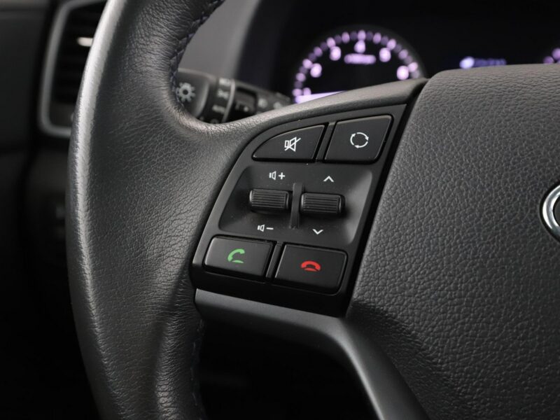 Hyundai Tucson navi klima auto grzane fotele i kierownica kamera i czujniki parkowani III (2015-2020)