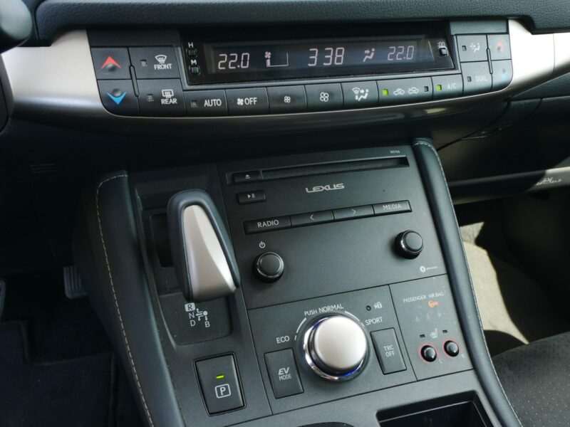 Lexus CT 200H 1.8 VVt-i Hybrid 99KM Eu6 Kraj - 2-gi Wł - Automat -Hybryda I (2010-)