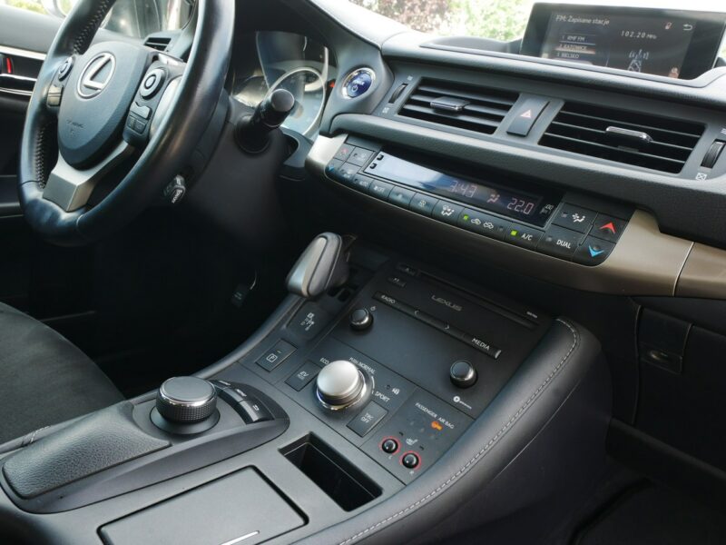 Lexus CT 200H 1.8 VVt-i Hybrid 99KM Eu6 Kraj - 2-gi Wł - Automat -Hybryda I (2010-)