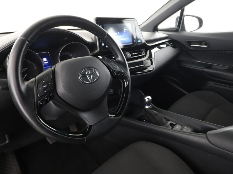 Toyota C-HR hybryda niski przebieg kamera navi ACC