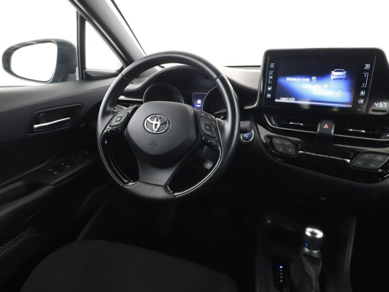 Toyota C-HR hybryda niski przebieg kamera navi ACC