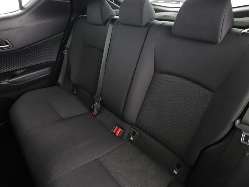 Toyota C-HR hybryda niski przebieg kamera navi ACC