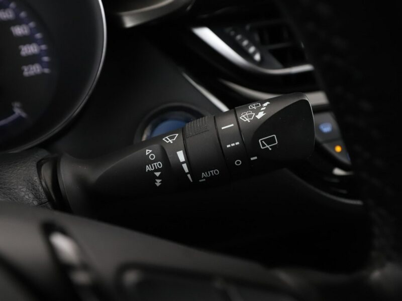 Toyota C-HR hybryda niski przebieg kamera navi ACC