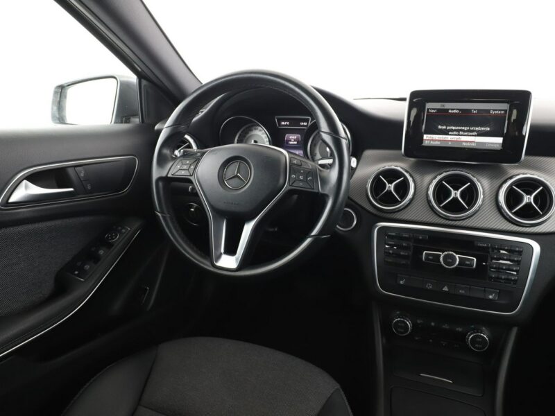 Mercedes GLA 200 Automat Bi-Xenon PDC Klima auto Grzane fotele