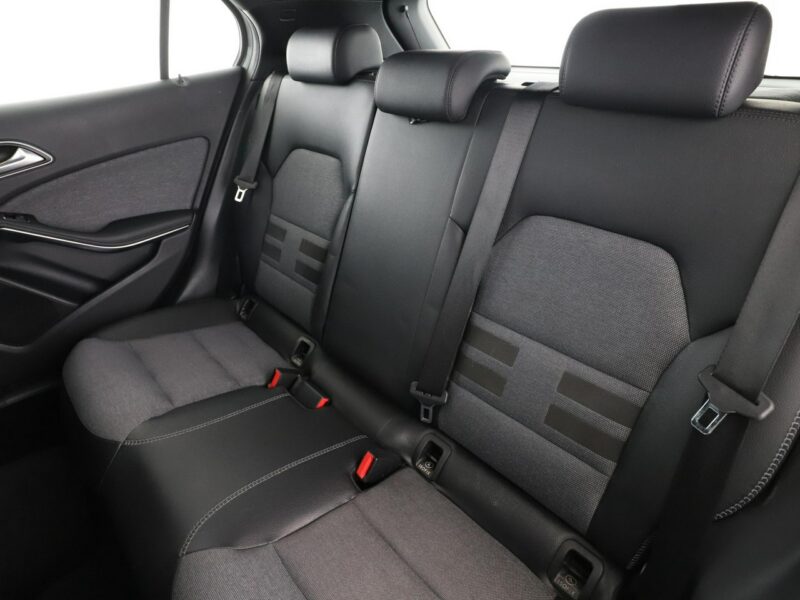 Mercedes GLA 200 Automat Bi-Xenon PDC Klima auto Grzane fotele