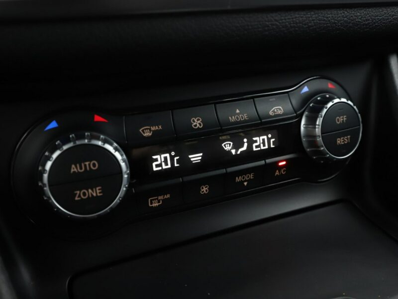 Mercedes GLA 200 Automat Bi-Xenon PDC Klima auto Grzane fotele