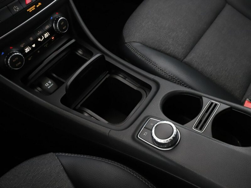 Mercedes GLA 200 Automat Bi-Xenon PDC Klima auto Grzane fotele