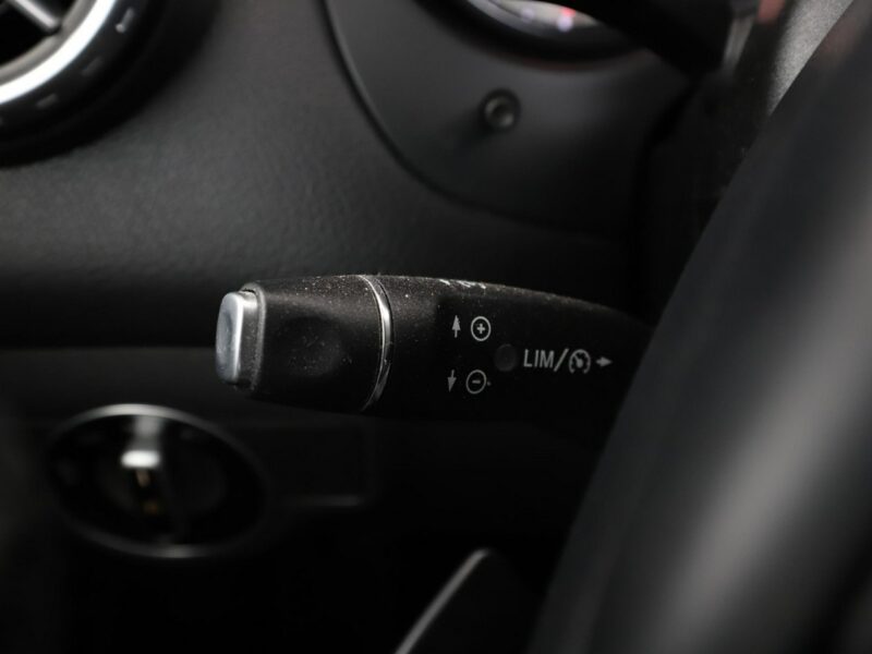 Mercedes GLA 200 Automat Bi-Xenon PDC Klima auto Grzane fotele