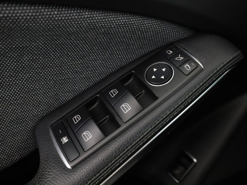 Mercedes GLA 200 Automat Bi-Xenon PDC Klima auto Grzane fotele