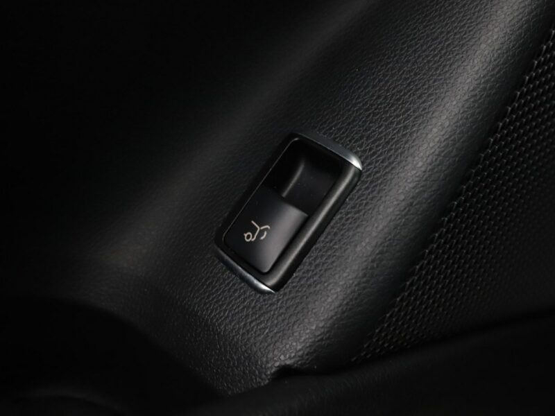 Mercedes GLA 200 Automat Bi-Xenon PDC Klima auto Grzane fotele
